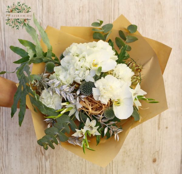 Weißer Strauß mit Hortensien, Orchideen