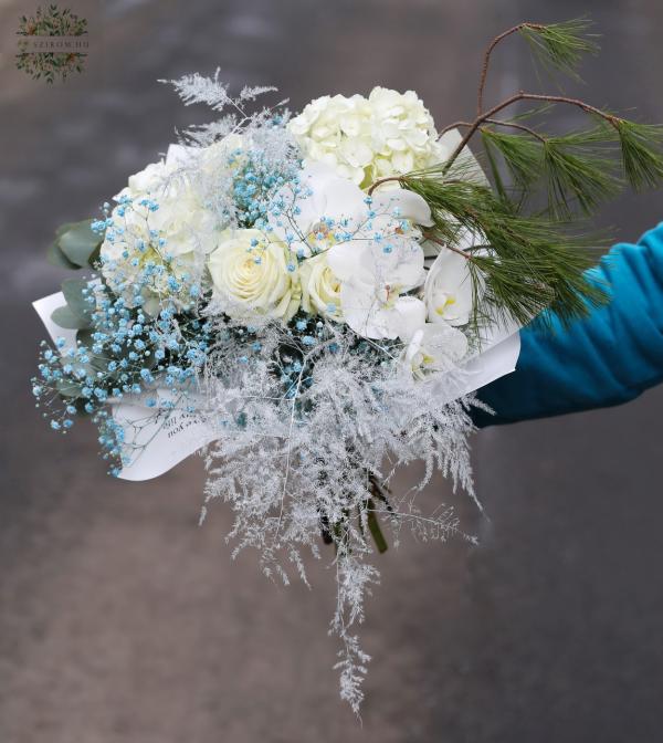 Cloud bouquet in the theme of the color of the year cloud dancer