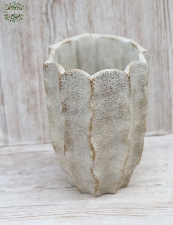 wavy edge cement vase (25cm)