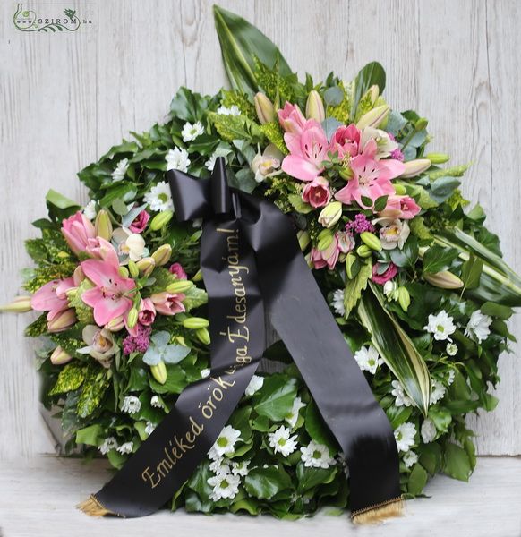Efeukranz an zwei Stellen mit asiatischen Lilien und Orchideen verziert 70cm