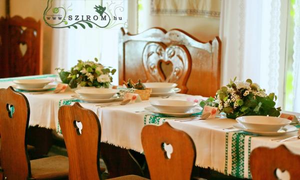 small rustic centerpiece (lisianthus, baby's breath, pompom, santini), wedding