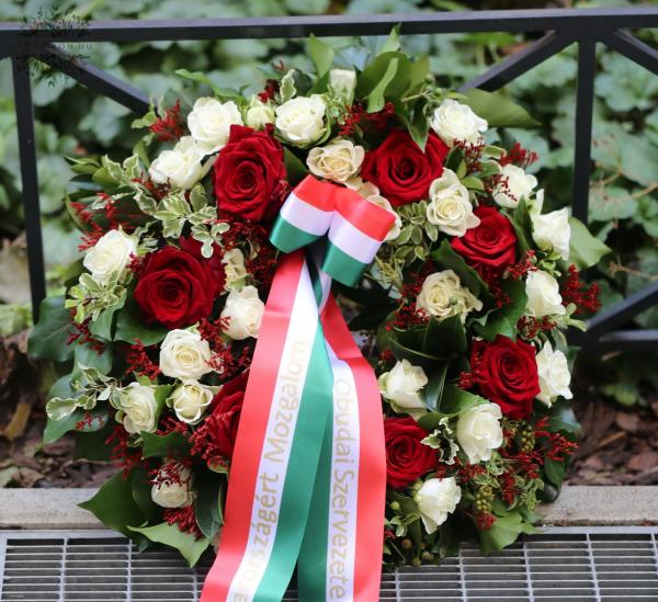 Kranz in Rot und Weiß mit Rosen, 40 cm