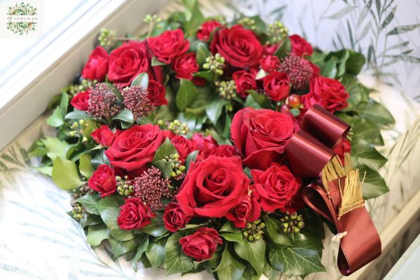 Kranz mit roten Rosen und Buschrosen (35cm)