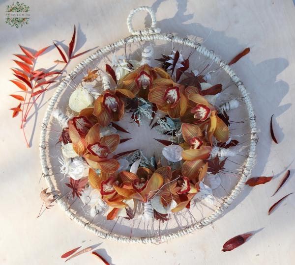 Einzigartiger, ringförmiger Brautstrauß mit Orchideen