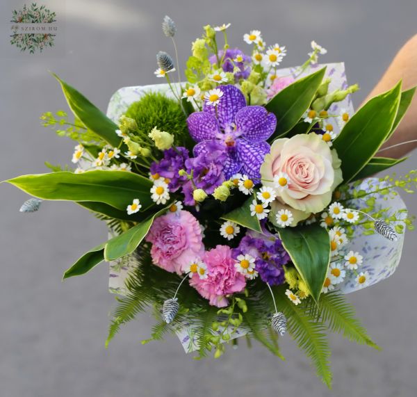 Airy bouquet with vanda orchid (11 stems)