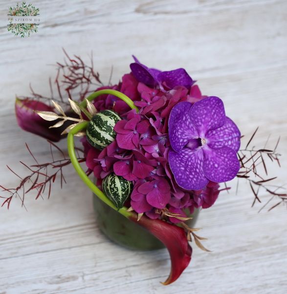 Lila Herbst Gesteck mit Vanda Orchideen