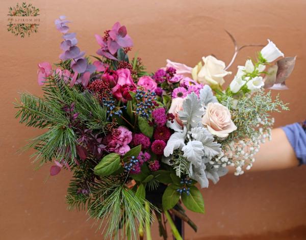Lila téli menyasszonyi csokor (rózsa, tulipán, campanula, santini)