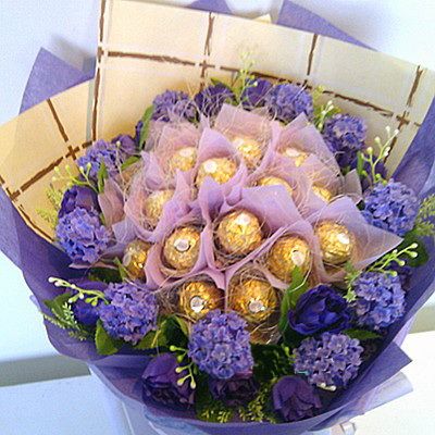 bouquet with ferrero chocolate and purple flowers
