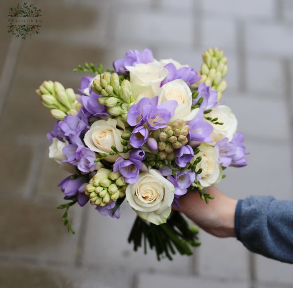 Bridal bouquet with tuba roses, roses and roses (purple cream)
