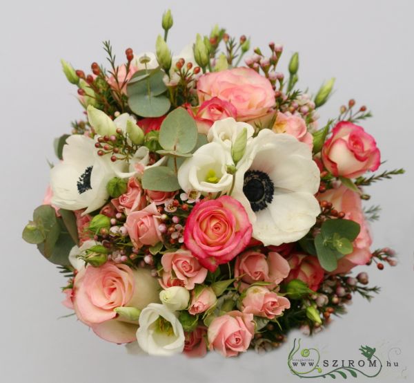 menyasszonyi csokor (rózsa, bokros rózsa, viaszvirág, liziantusz, anemone)