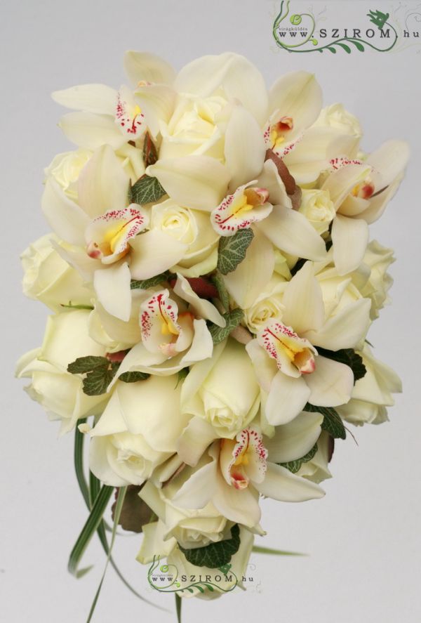 menyasszonyi csokor (rózsa, cymbidium orchidea fehér, krém)