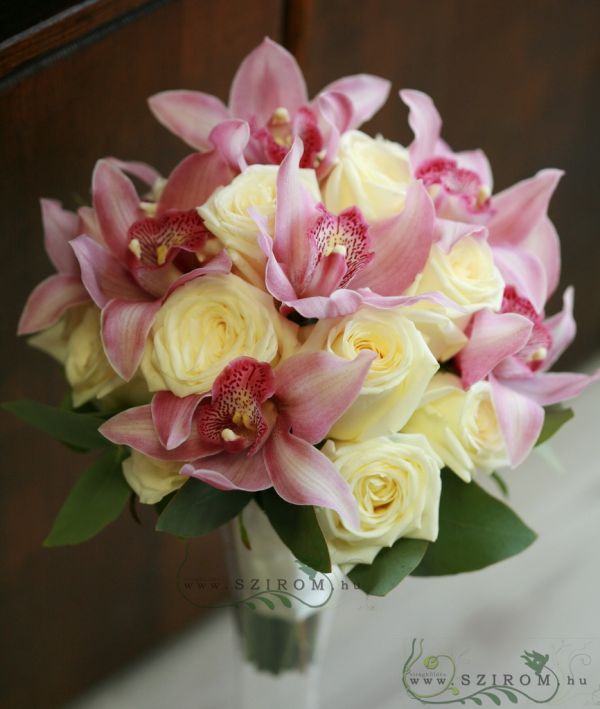 menyasszonyi csokor (rózsa, cymbidium orchidea, fehér, rózsaszín)