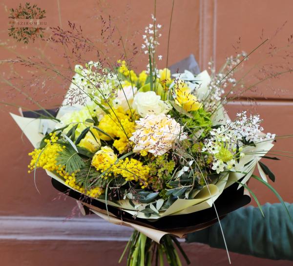Großer luftiger Strauß mit Mimosen, Tulpen, Rosen, Orchidee (31 Stiele)