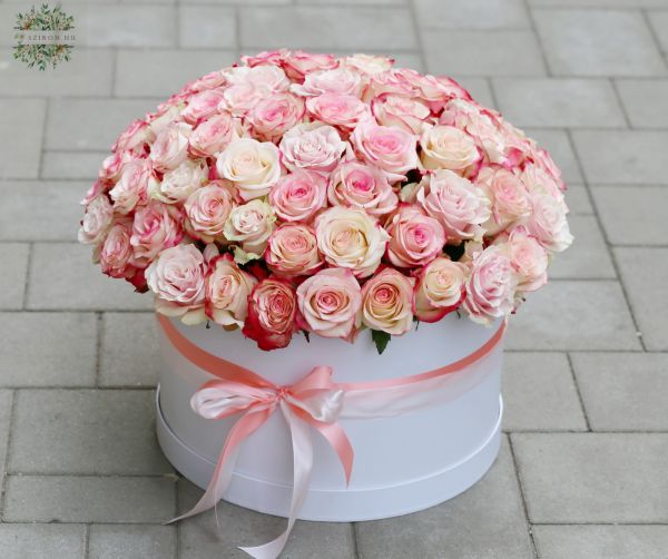 Giant flower box with roses 70 stems