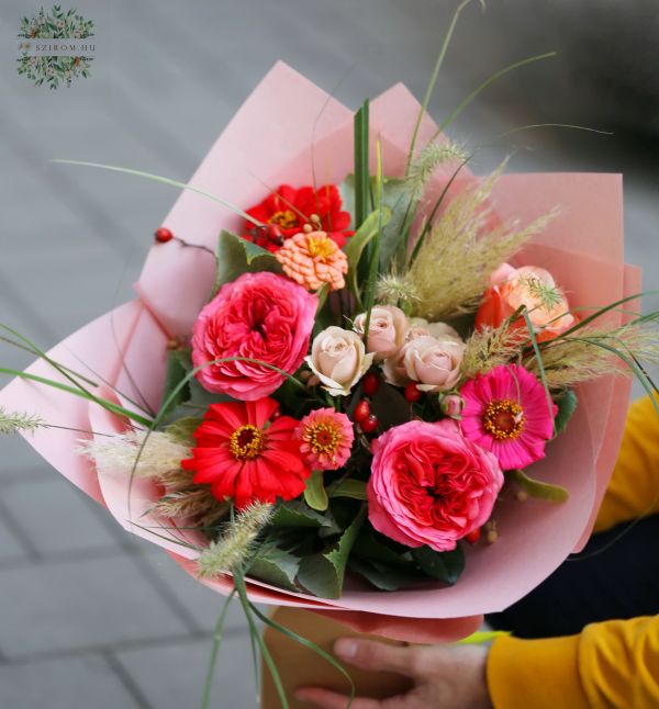 Herbststrauß mit Zinnia, Englische Rosen, Hagebutte (9 Stiele)
