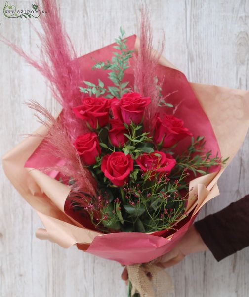Hot pink roses with pampas grass
