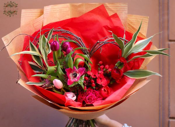 Heart shape bouquet with springflowers (14 stems)