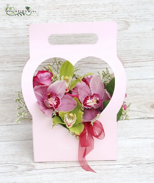 Herz Blumentasche mit orchideen, Rosen und Limonium