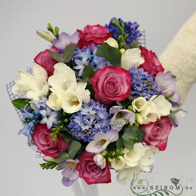 scented purple flowers (hyacinth, rose, freesia 22stems)