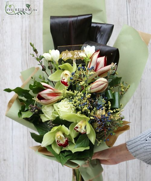 Újévi csokor amarillisszel, rózsával, orchideával
