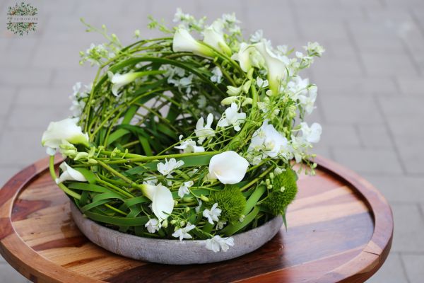 Urnenschmuck, Urnenkranz, im Wasser versinken