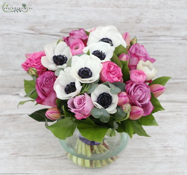 Glaskugel mit 33 frühen Frühlingsblumen