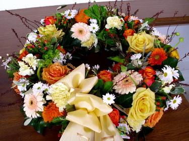 wreath with 35 mixed flowers (47 cm)