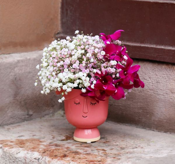 Blumenfrisur mit Dendrobium und Viburnum