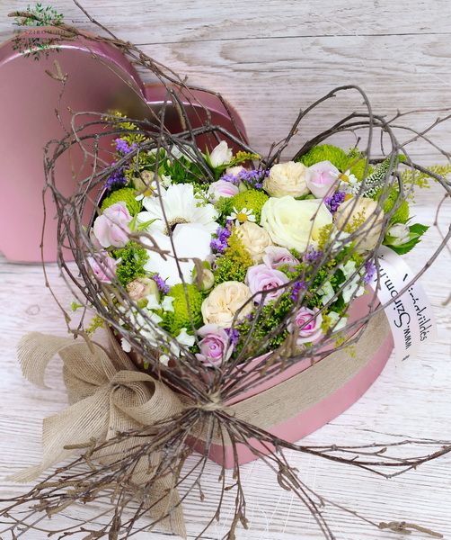 Rosegold heart box with small flowers, and little heart
