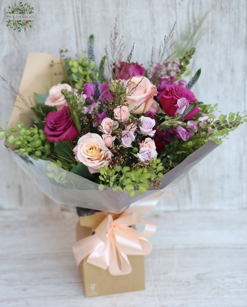 Meadow style rose bouquet in paper vase (16 stems)