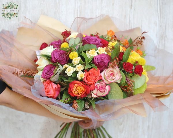 Big rose bouquet with bronze organza (30 stems)