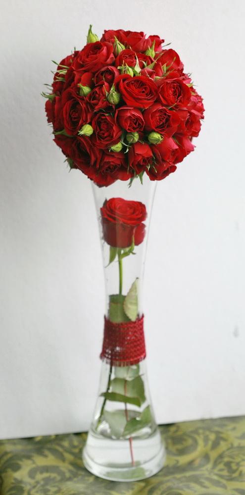 red rose on the double (with vase)