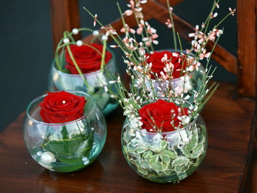 Blumenlieferung nach Budapest - Sammlung von Rosen im Glaskugeln (4 stücke)
