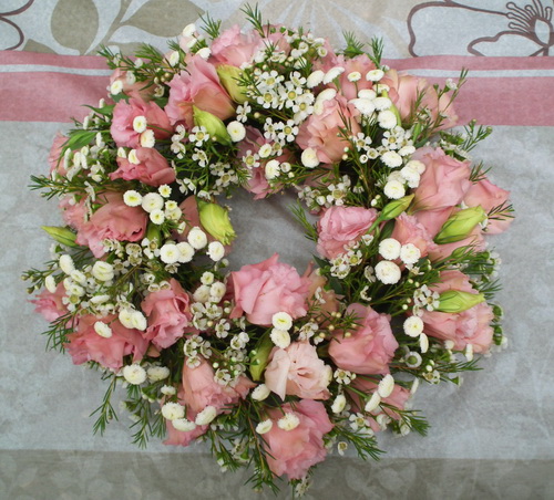 flower delivery Budapest - urn wreath with eustoma and wax (30cm)