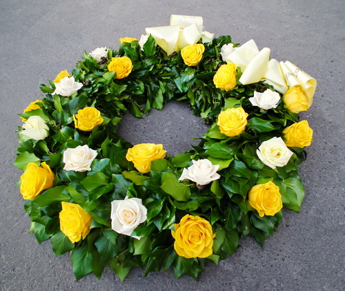 Blumenlieferung nach Budapest - Trauer Kranz