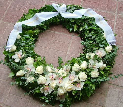 flower delivery Budapest - big ivory wreath with roses, orchids (80cm)