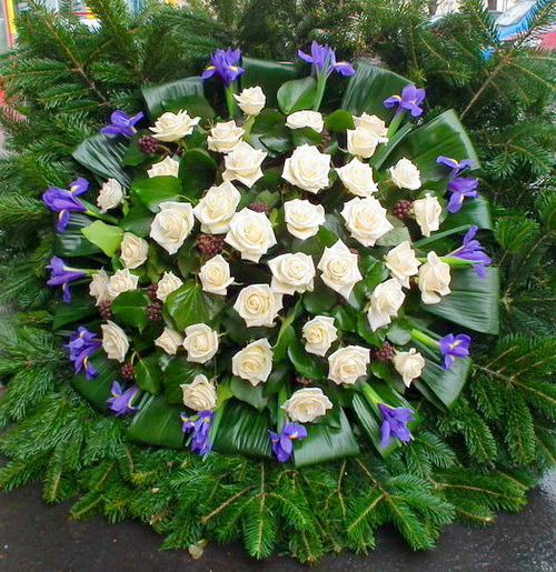 flower delivery Budapest - standing wreath with 40 roses, 20 irises (1m)