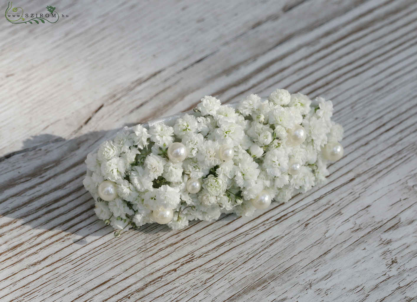 flower delivery Budapest - wrist corsage made of baby's breath (white)