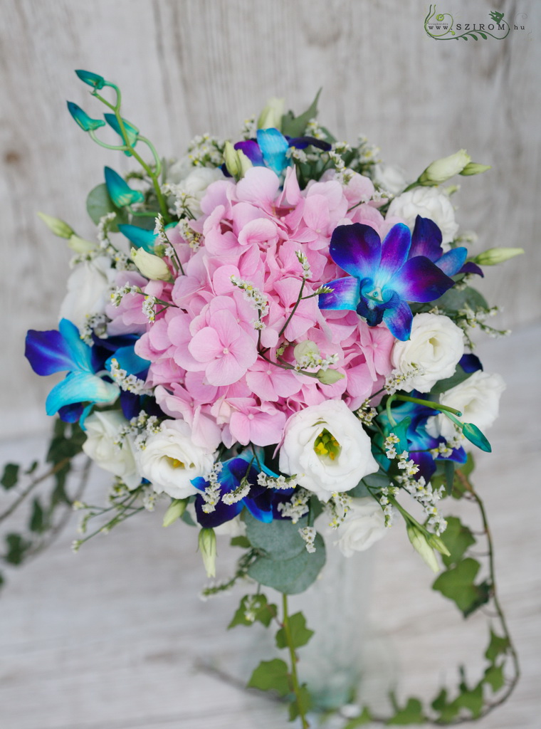 Virágküldés Budapest - Asztaldísz (hortenzia, liziantusz, dendrobium, fehér, kék, rózsaszín ), esküvő