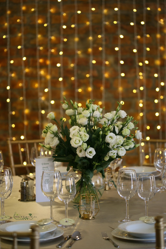 flower delivery Budapest - Main table centerpiece Malom Bistro (lisianthus, white), wedding