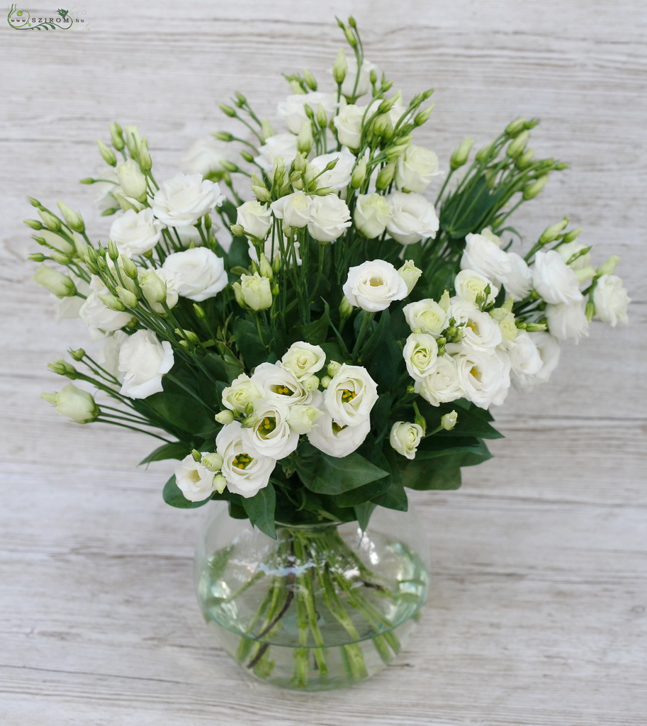 flower delivery Budapest - Centerpiece Malom Bistro (lisianthus, white), wedding