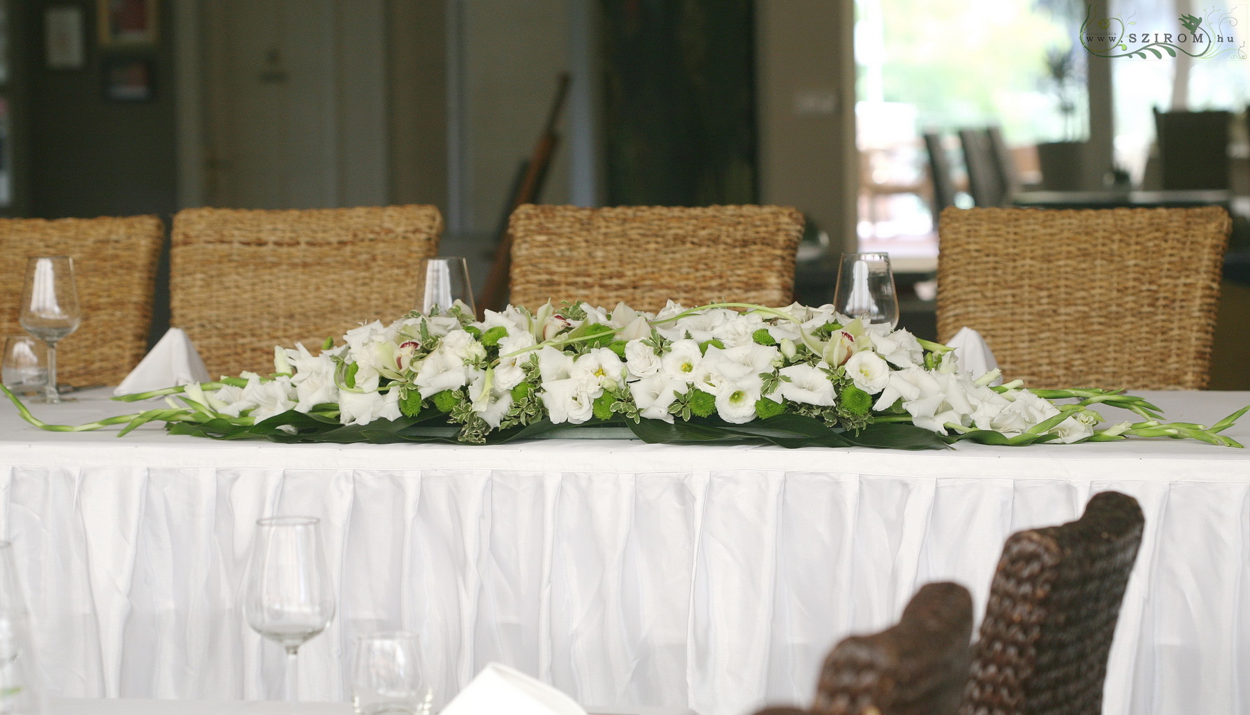 flower delivery Budapest - Main table centerpiece Hemingway restaurant (orchid, gladiolus, cala, button chrysanthemum, white, green), wedding