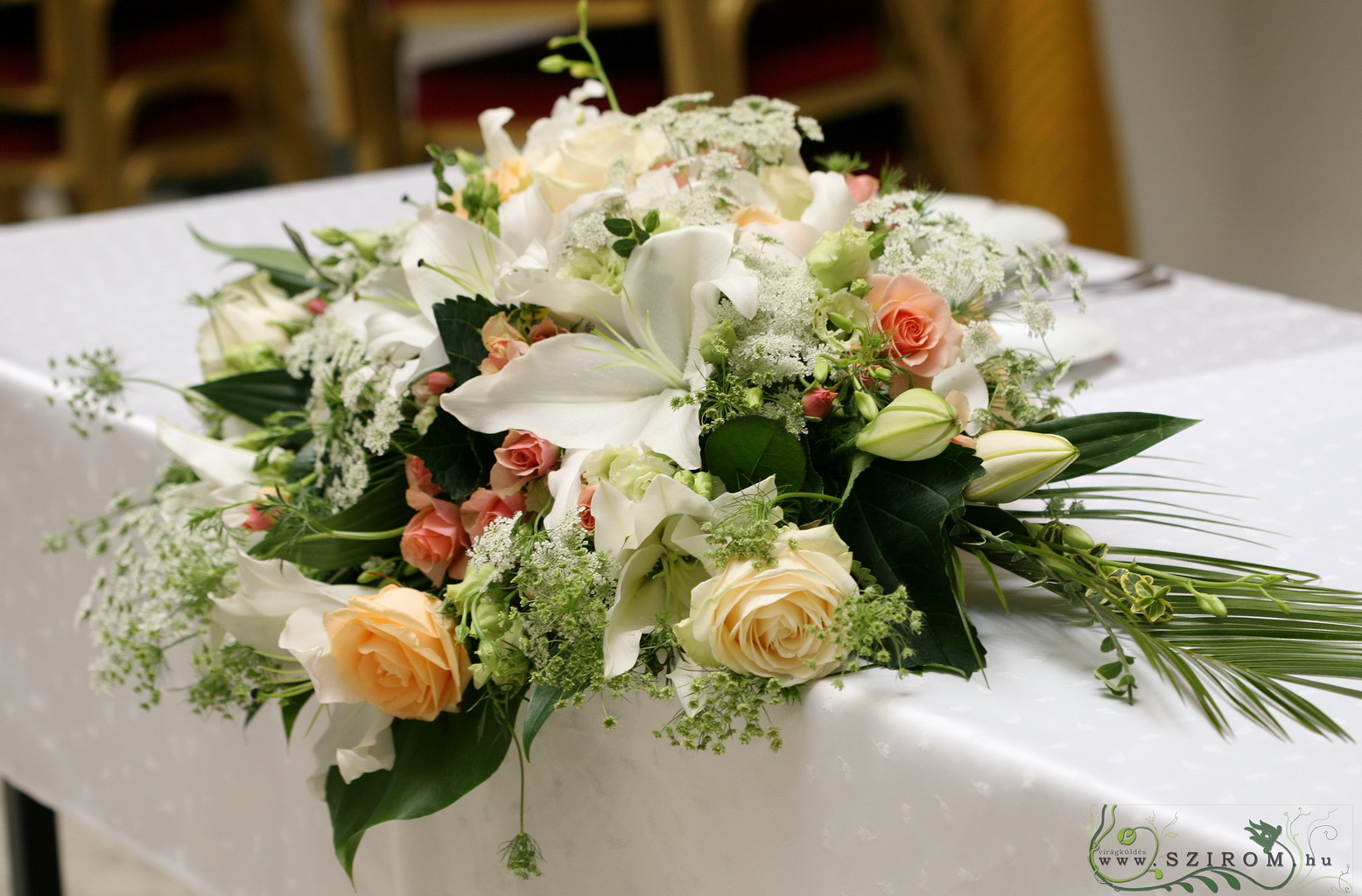 flower delivery Budapest - Main table centerpiece Gerbeaud Atrium (lily, rose, lisianthus, white, peach), wedding