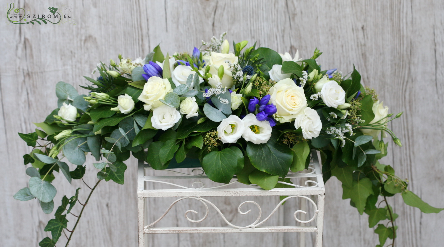 flower delivery Budapest - Main table centerpiece (rose, lizantus, eryngium, gentian, blue, white), wedding