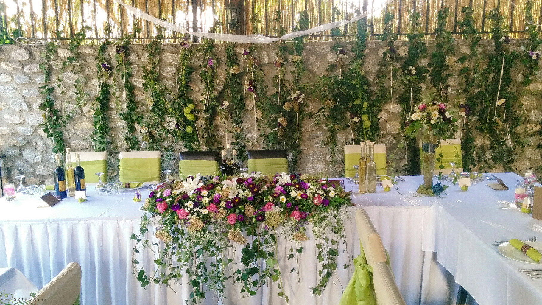 flower delivery Budapest - main table centerpiece, background decor, Bélapátfalva (purple), wedding