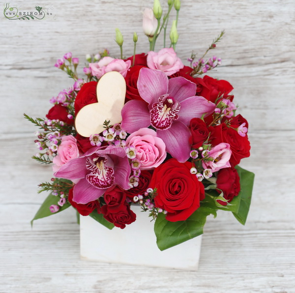 flower delivery Budapest - Romantic flower cube (16 stems)