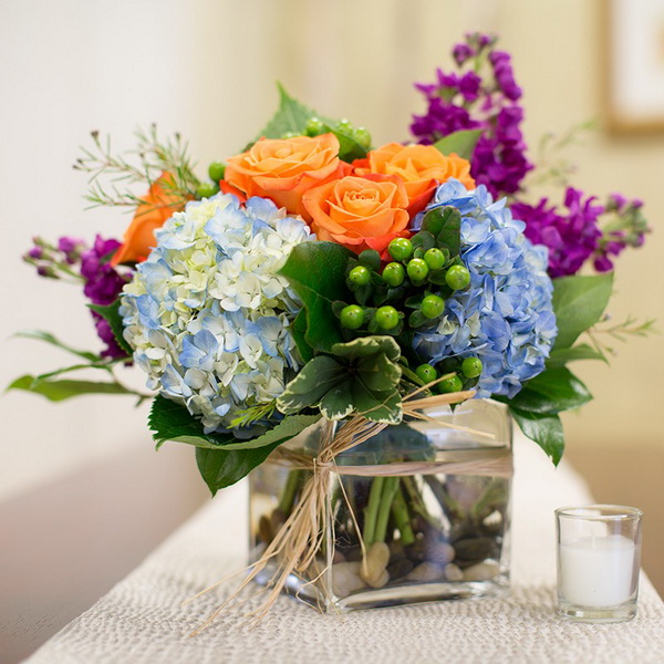 flower delivery Budapest - Glass cube with hydrangeas, and summer flowers (13 stems)