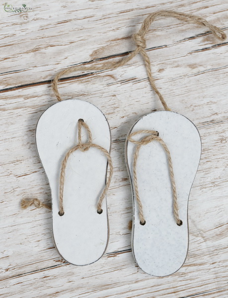 flower delivery Budapest - wooden slippers (10 cm)