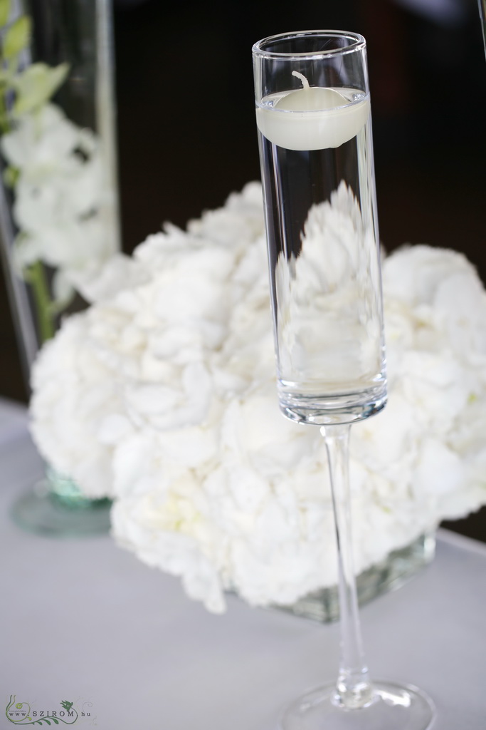 flower delivery Budapest - Wedding table decoration with vases, 1 vase + swimming candle in vase Spoon Budapest (hydrangea, white)
