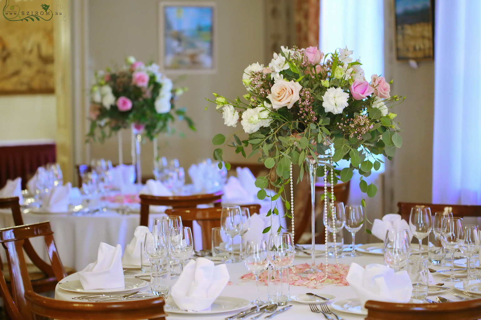 flower delivery Budapest - High wedding centerpiece, 1pc, St George Hotel Budapest (Rose, lisianthus, alstromeria, wax, purple, pink, cream)